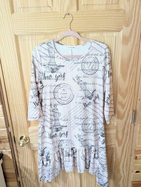Women's Nuggles L Cream New York Print Ruffle-Hem Tunic Top